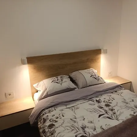 Apartament Dusica Apartman, Rosa Lux,